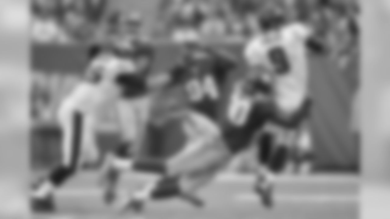 DEFENSIVE LINE: B