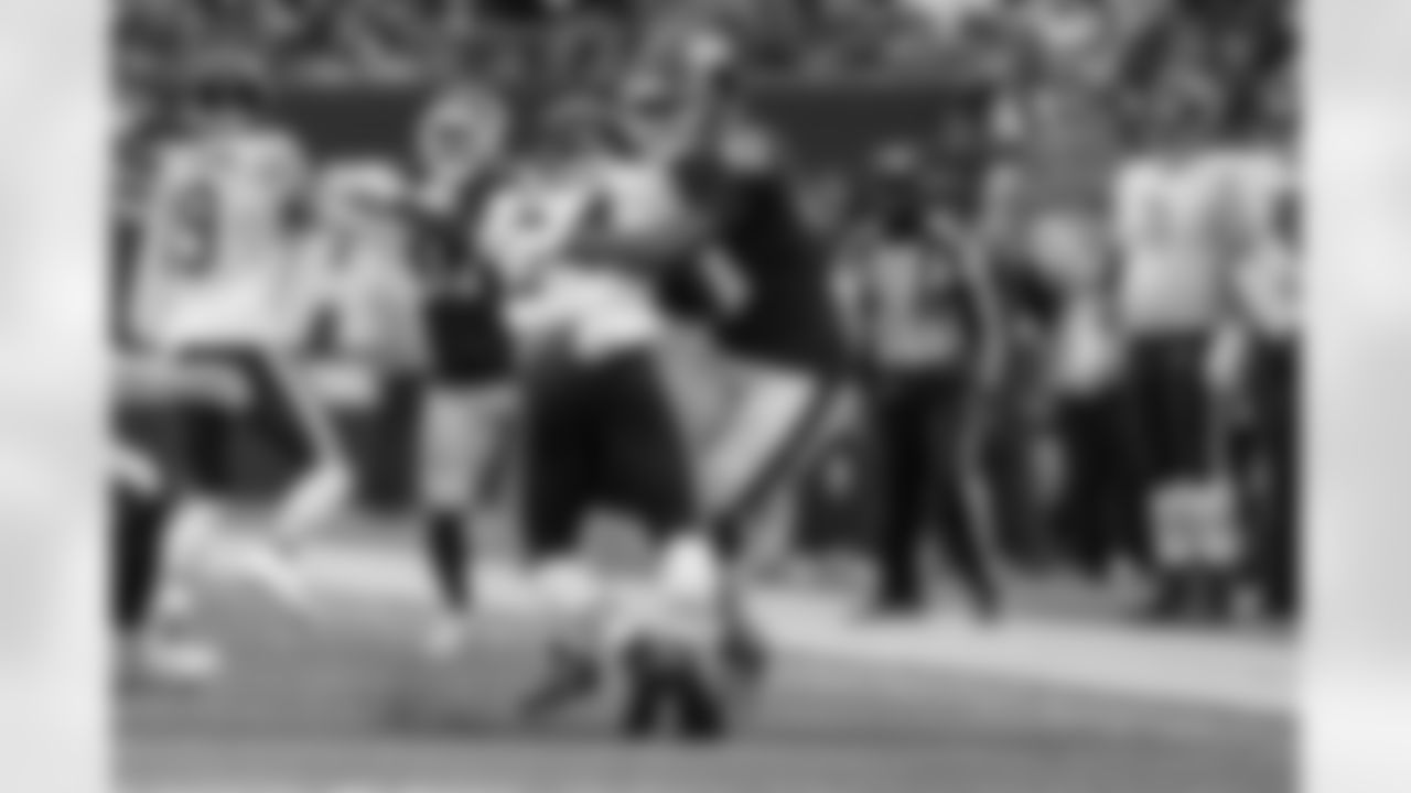 Tae Crowder (48)