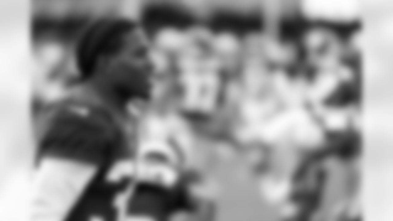 CB Darnay Holmes (30)
