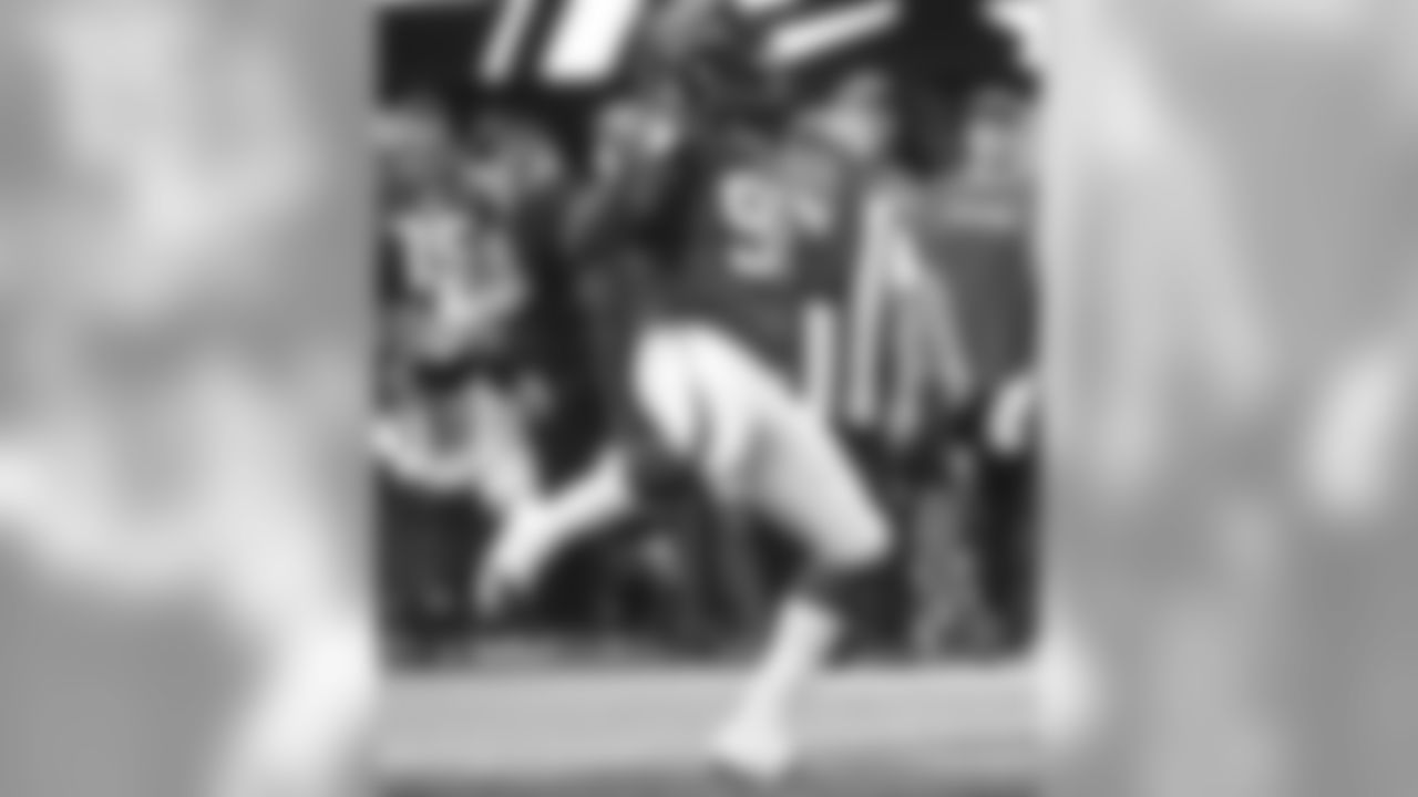 DE Takkarist McKinley