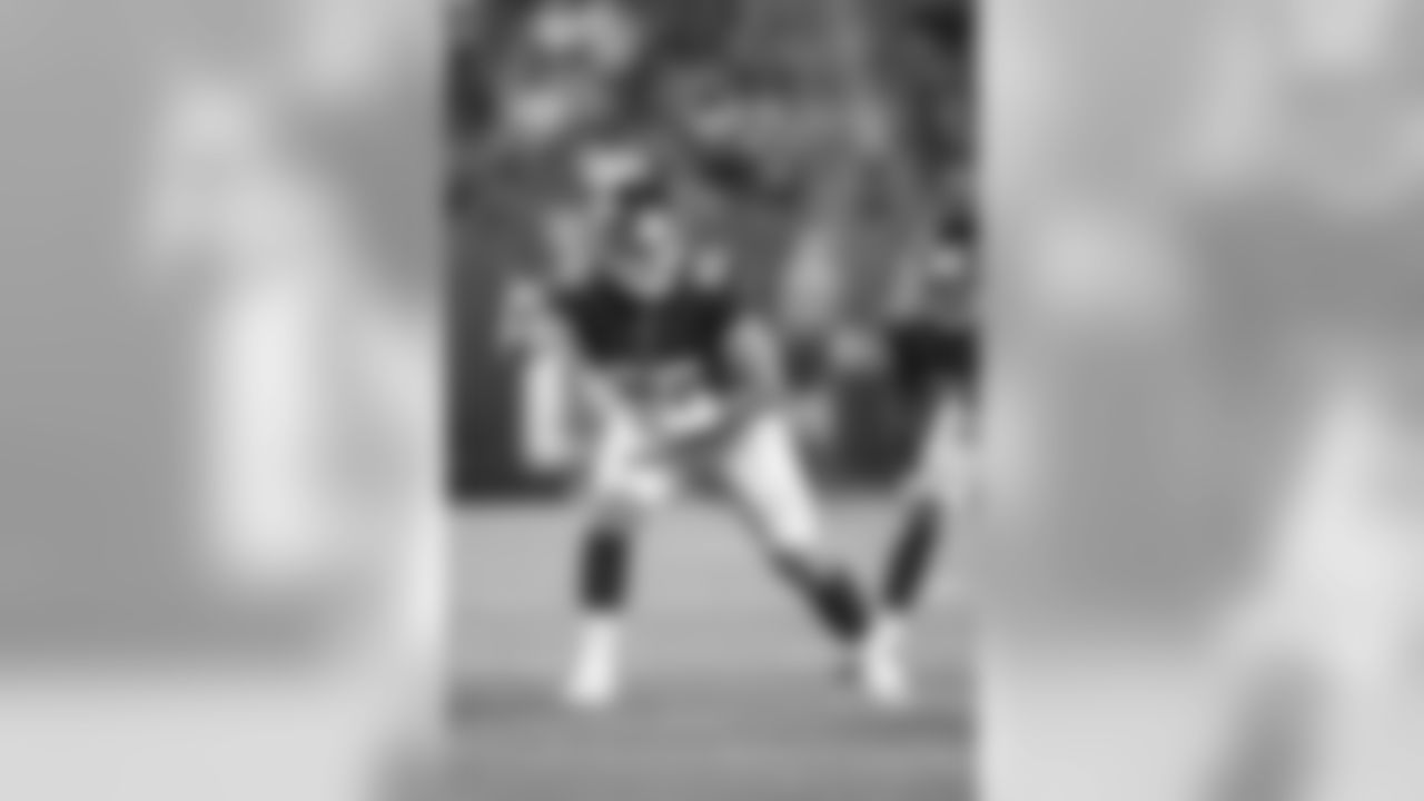 New York Giants guard Nick Gates (65) signals at the line during an NFL game against the Chicago Bears, Friday, Aug. 16, 2019, East Rutherford, NJ. The Giants defeated the Bears 32-13. (Al Tielemans via AP)
