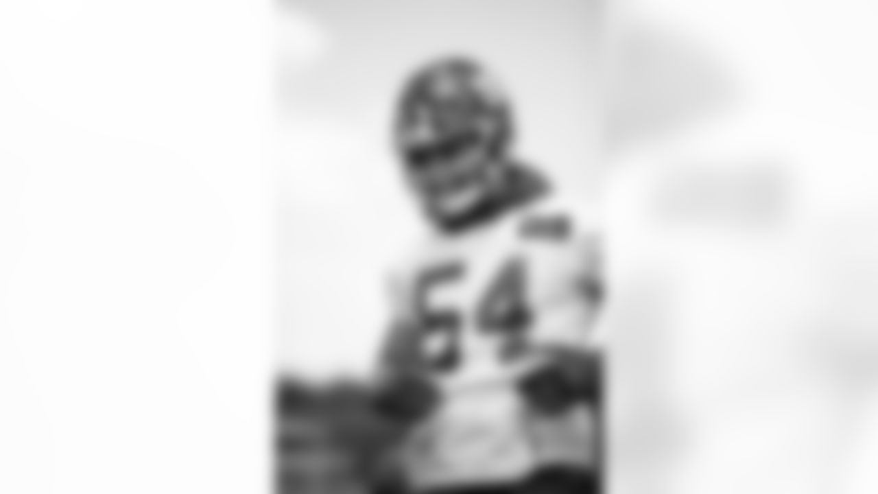 LB Blake Martinez (54)