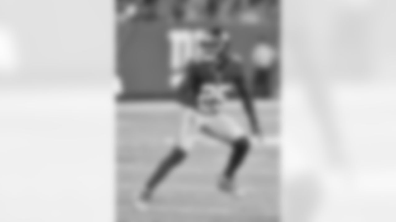 DB LEON HALLRookie Darian Thompson suffered a shoulder injury in last Saturday's game against the Bills and will not play this week. Leon Hall, who played mostly corner in his nine previous seasons in Cincinnati, lined up next to Landon Collins at times this week, as did Nat Berhe and Justin Currie.