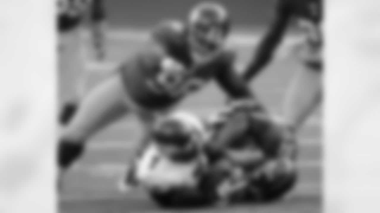 DE Justin Tuck and Barry Cofield sack Eagles QB Michael Vick.