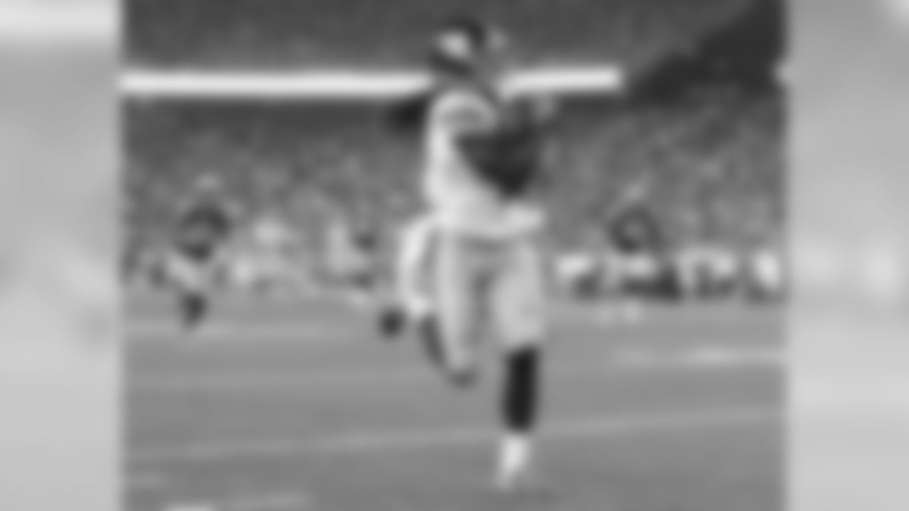 WR GEREMY DAVIS
The rookie sixth-round pick out of Connecticut led the Giants with 65 receiving yards on three receptions, including a 40-yarder from Ryan Nassib in the second quarter.