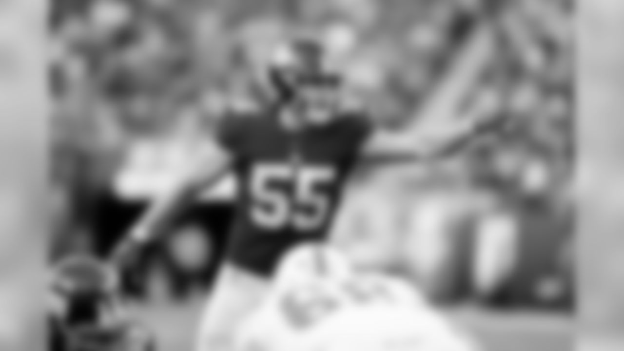New York Giants LB David Mayo (55) during a week 15 game against the Miami Dolphins at MetLife Stadium in East Rutherford, NJ
