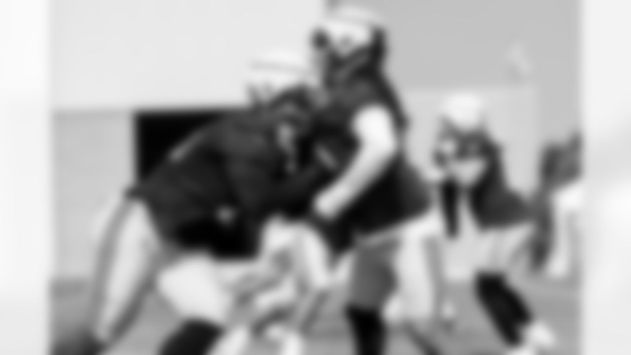 T Evan Neal (73), OL Devery Hamilton (62)