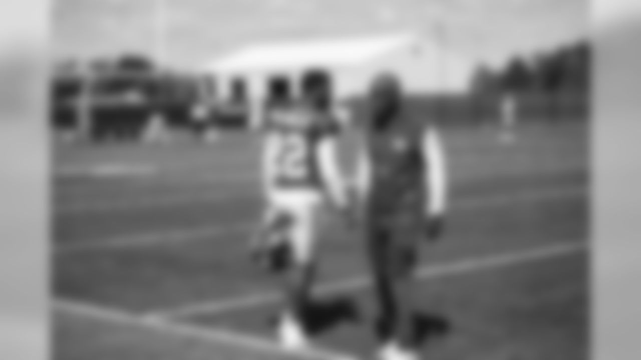 RB Wayne Gallman (22)