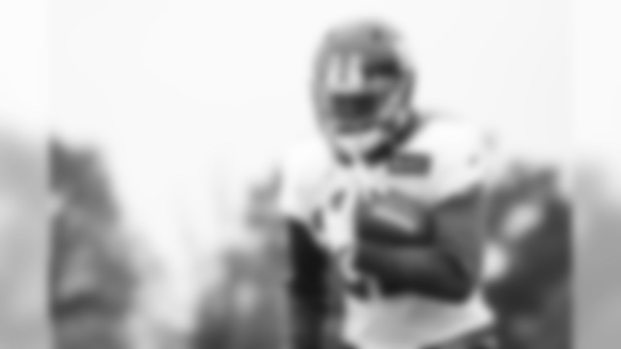 RB Wayne Gallman (22)