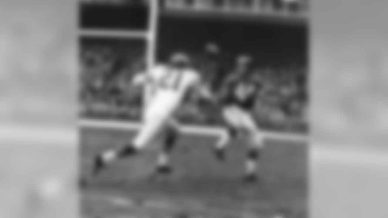 Eagles' Jim Carr (21) is too late to prevent completion of a George Shaw pass to Kyle Rote (44) of the Giants in first period of Philadelphia -New York game at New York's Yankee Stadium on Nov. 20, 1960. It was a 47-yard aerial that carried Giants to Eagles' two-yard line. Eagles won a 17-10 come-from-behind victory. (AP Photo/Harry Harris)