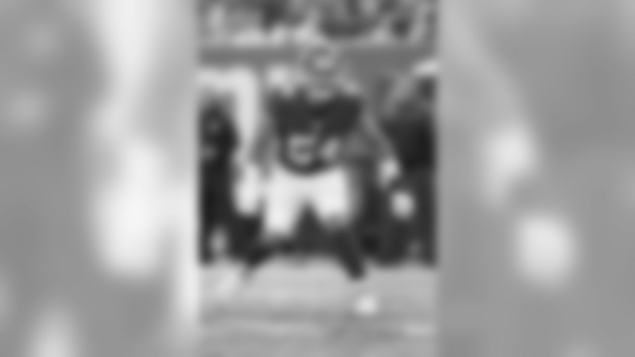DE OLIVIER VERNONThe veteran defensive end recorded a team-high 10 tackles, including two tackles for loss and a sack. He and the rest of the defensive line set the tone up front as Cincinnati totaled just 264 yards and 12 first downs.