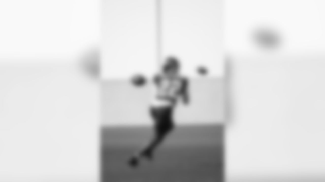 RB Wayne Gallman (22)