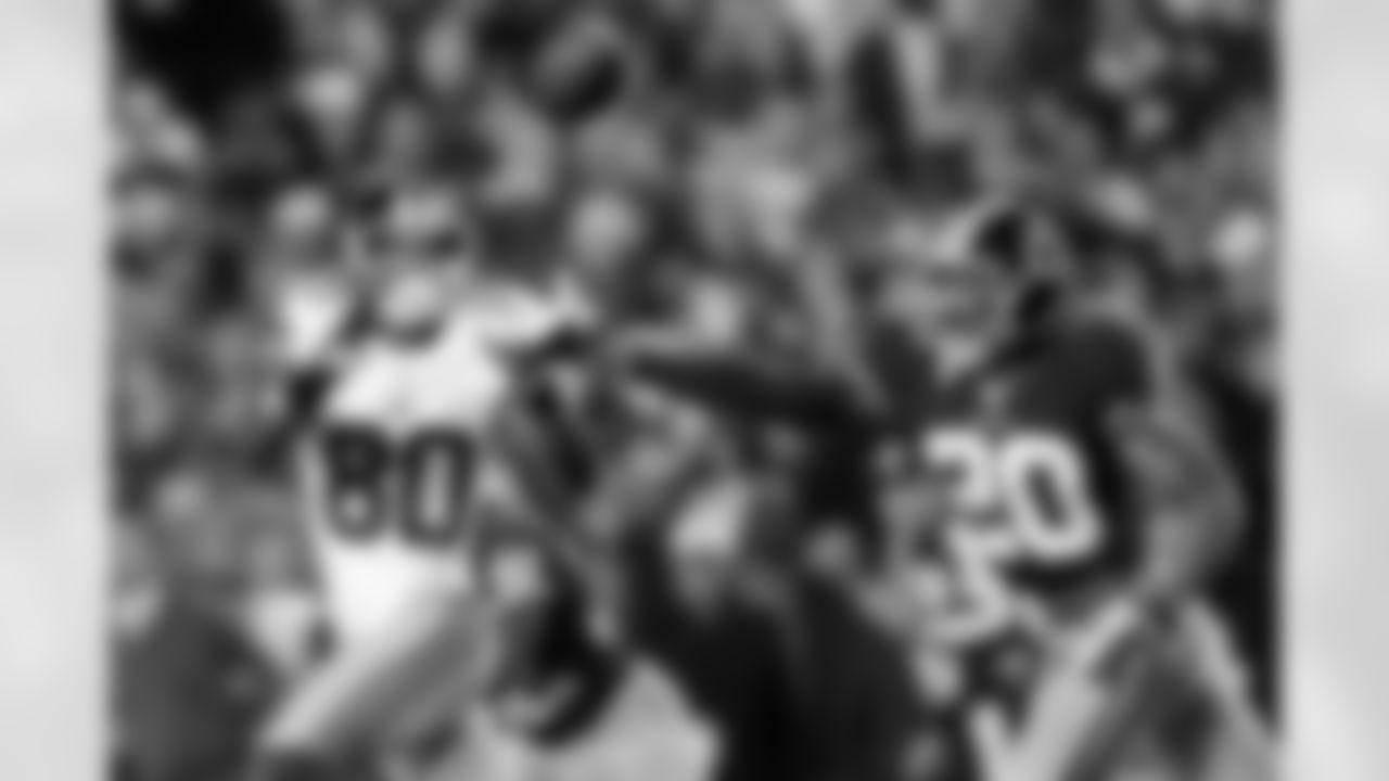 WR Victor CruzSparking two first-half scoring drives, Cruz led all receivers with 108 yards on six catches with a long of 36 yards.>>WATCH HIGHLIGHTS