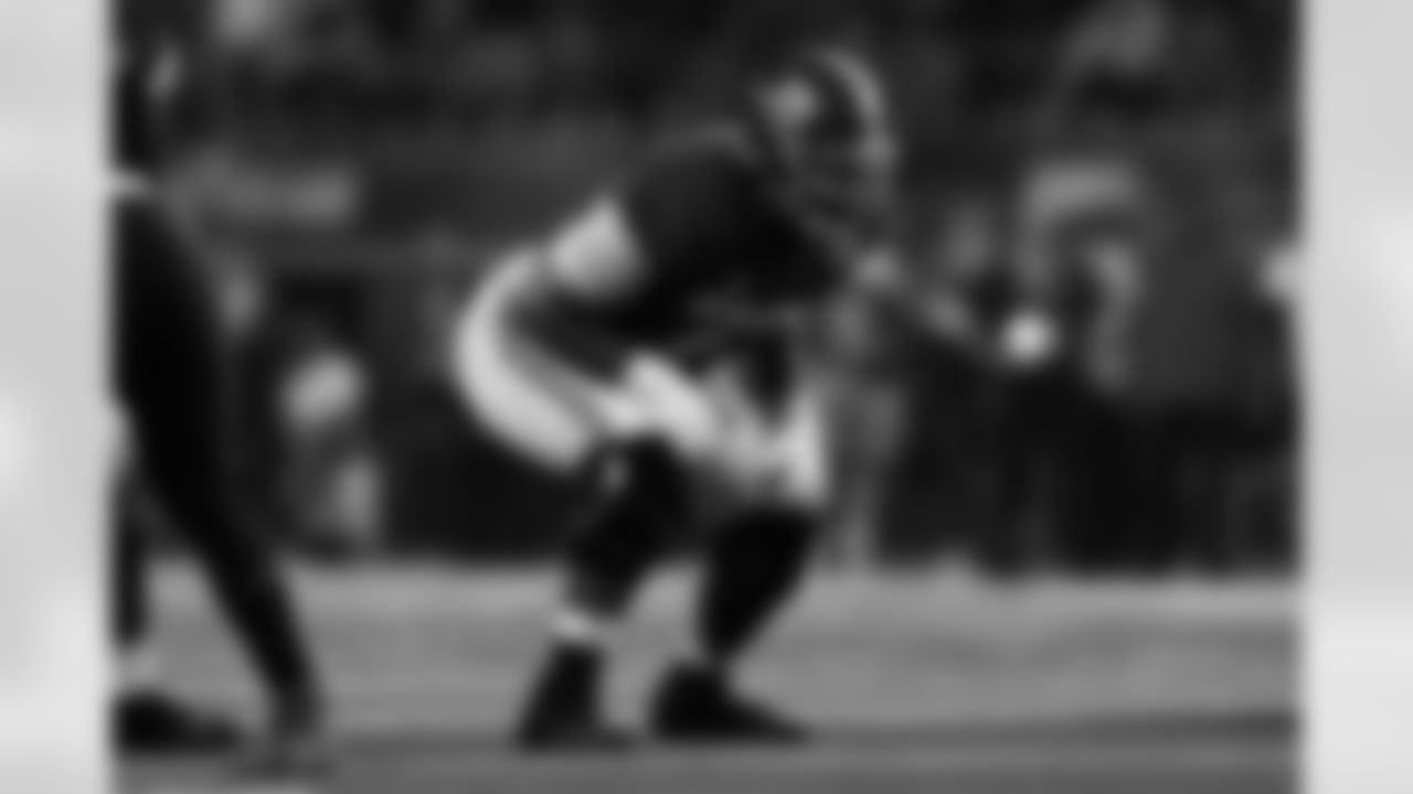Alabama Crimson Tide offensive lineman Evan Neal (73) in an offensive stance during the Cotton Bowl NCAA College Football Playoff semifinal game against Cincinnati, Friday, Dec. 31, 2021 in Arlington, Texas. Alabama won, 27-6. (Ric Tapia via AP)