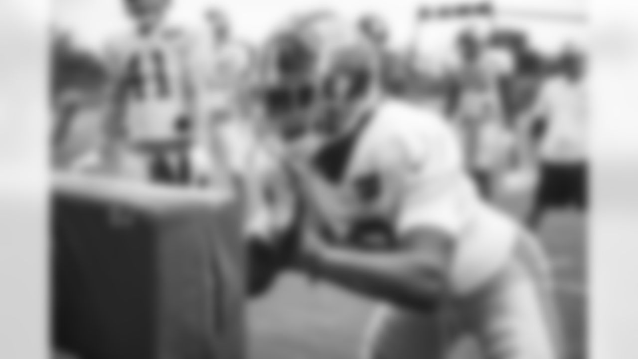 Tae Crowder (48)