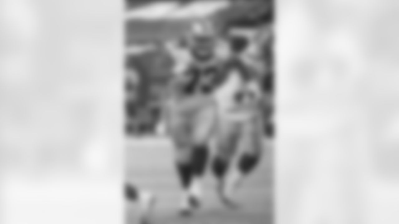 Dallas Cowboys center Joe Looney (73) pulls out to block during an NFL football game against the Minnesota Vikings, Sunday, Nov. 22, 2020, in Minneapolis, MN. The Cowboys defeated the Vikings, 31-28. (James D. Smith via AP)