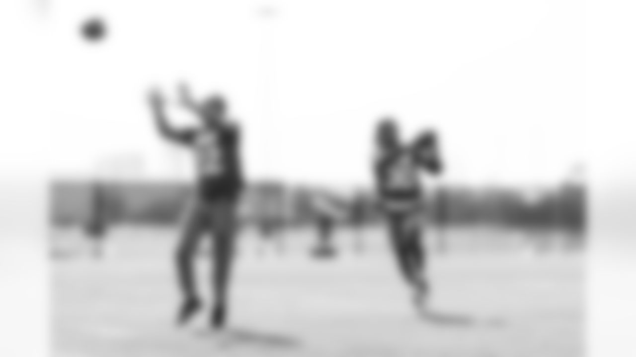 Adoree' Jackson (22), Darnay Holmes (30)