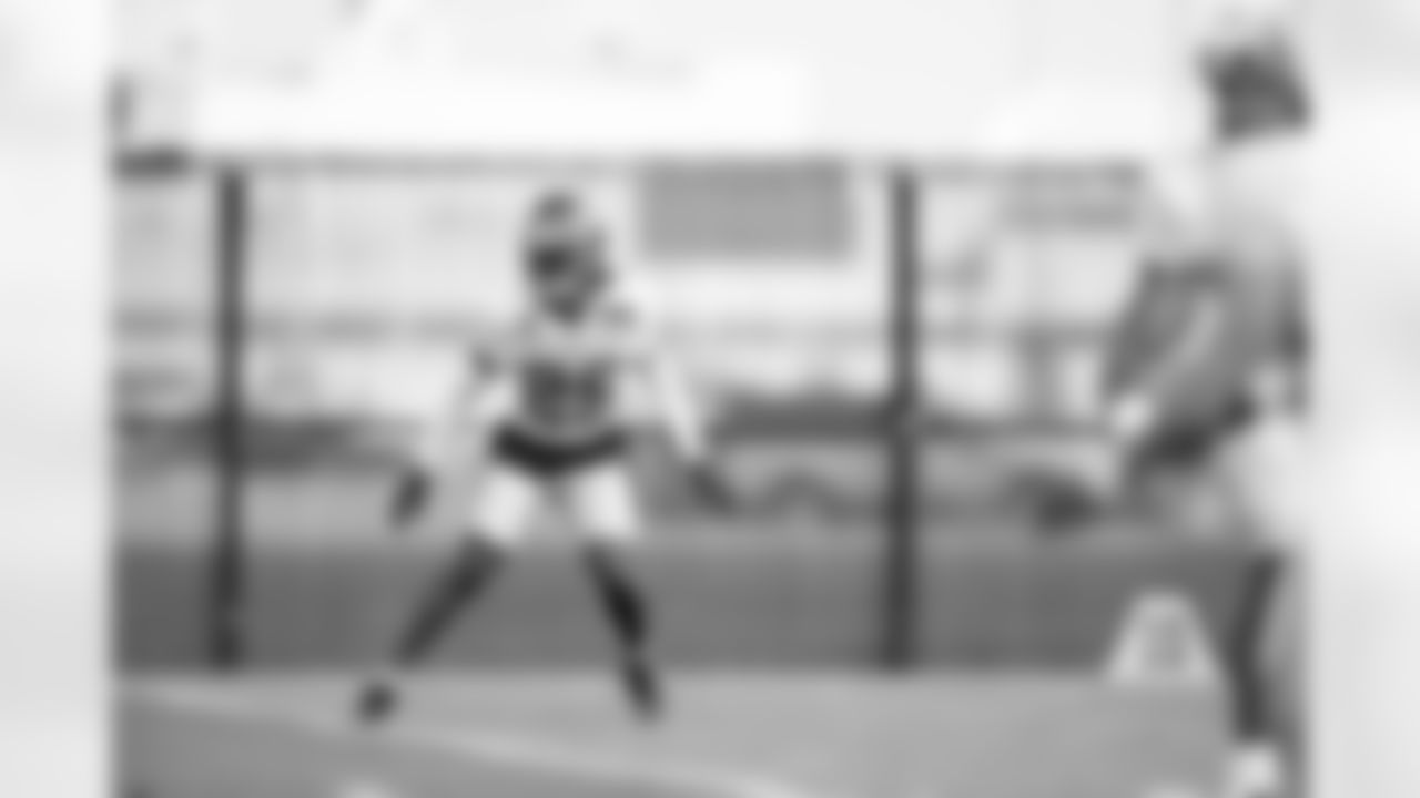 DB Deonte Banks (25)