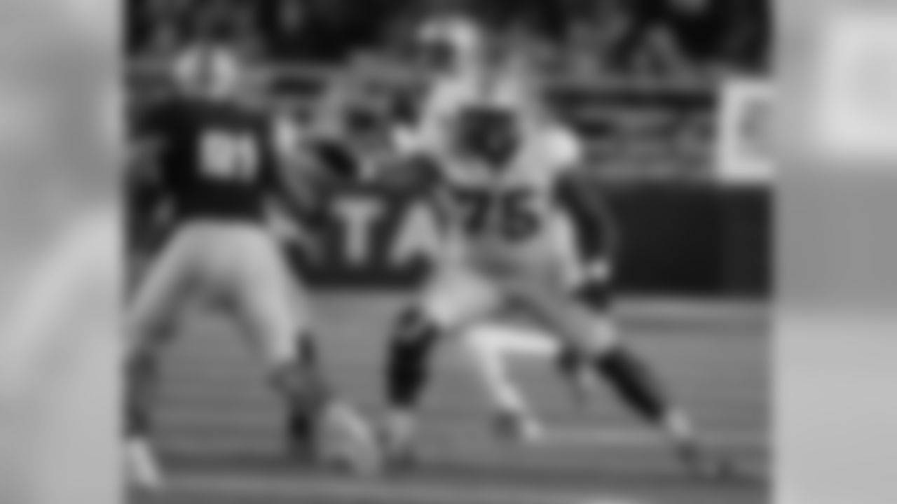 Cleveland Browns: OL Cameron Erving