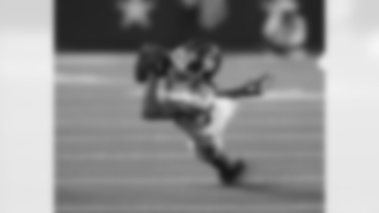New York Giants wide receiver Richie James (80) makes a catch during a NFL football game against the Dallas Cowboys on Thursday November 24, 2022 in Arlington, Texas (Evan Pinkus\New York Giants )