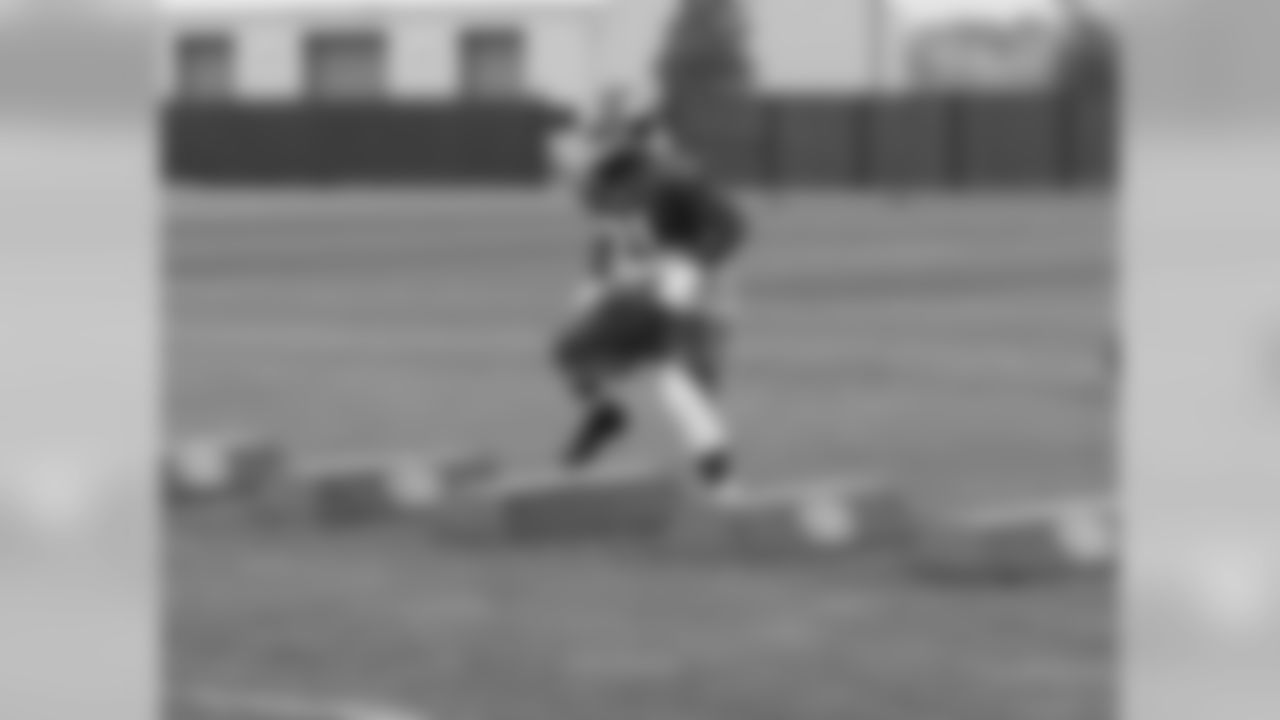 DE Robert Ayers >>WATCH TOP MOMENTS FROM PRACTICE