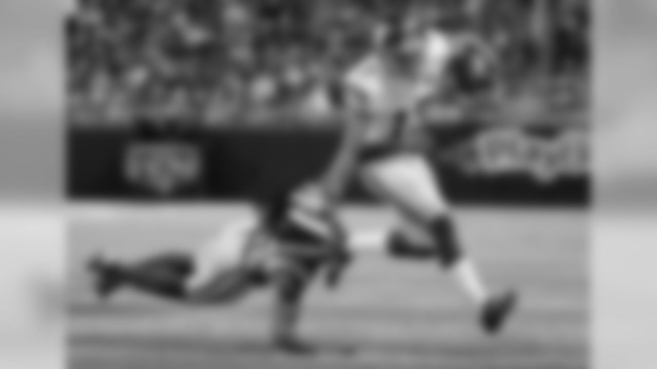WR Odell Beckham Jr.With eight catches for 148 yards and two touchdowns, Beckham now has the franchise records for most receptions, receiving yards, and touchdown catches by a rookie, in addition to surpassing 1,000 yards on the season. Beckham's season totals with one game to play: 79 receptions, 1,120 yards and 11 TDs.