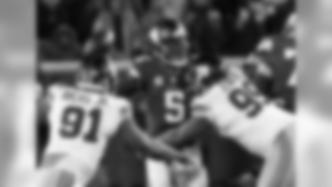 DE ROBERT AYERS, DT CULLEN JENKINS