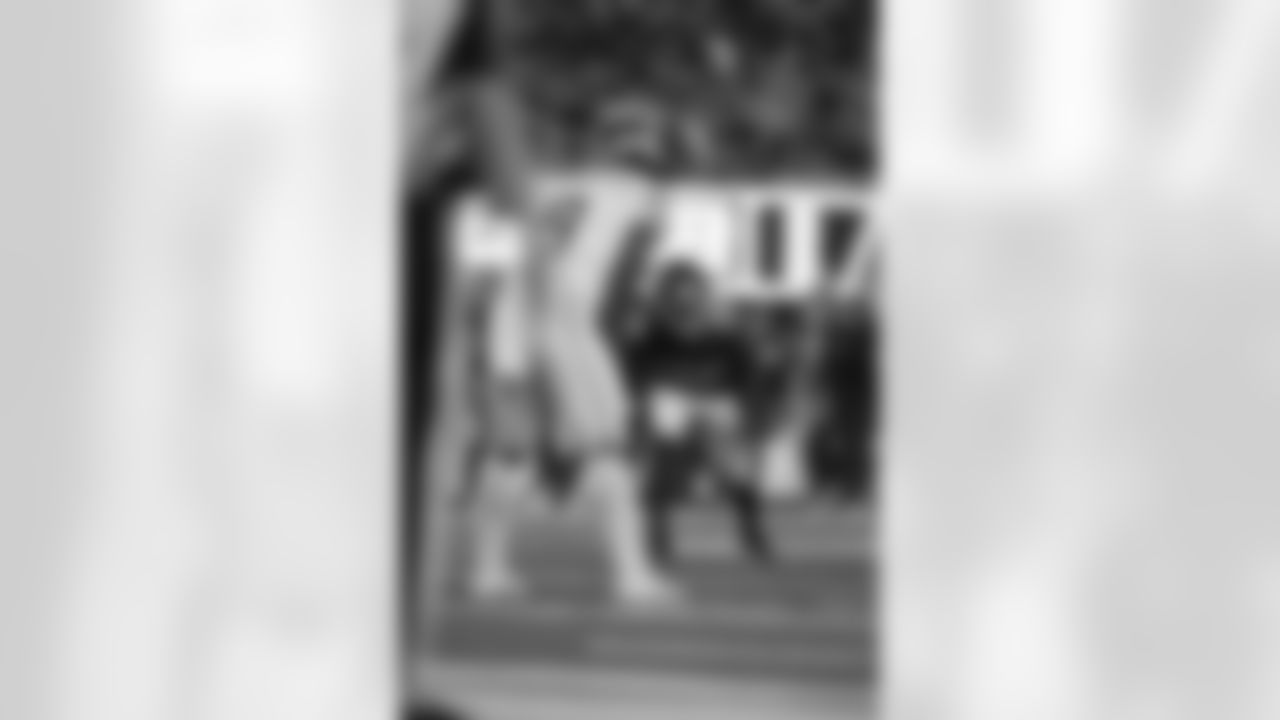 NYG08824