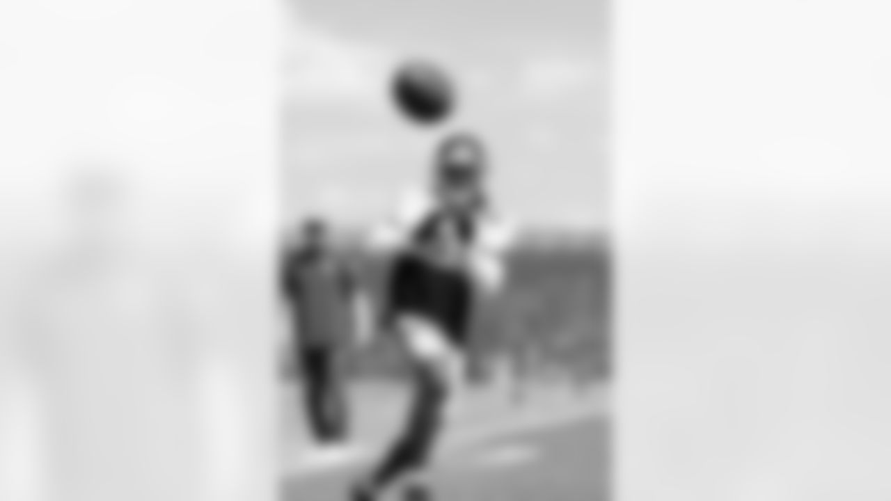 DB Deonte Banks (25)