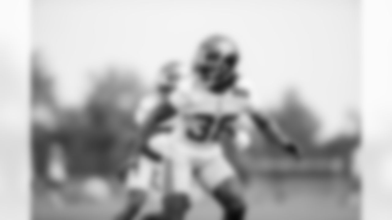 DB Deonte Banks (36)