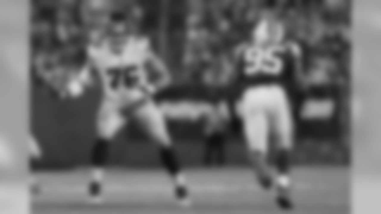 New York Giants offensive tackle Nate Solder (76) blocks New York Jets linebacker Josh Martin (95) during a NFL preseason football game on Friday, Aug. 24, 2018 in East Rutherford, N.J. New York Giants won 22-16. (Aaron M. Sprecher via AP)