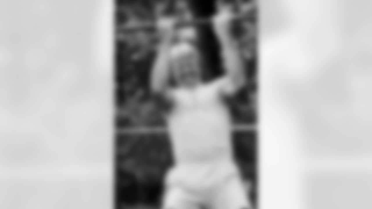 New York Giants quarterback Phil Simms limbers up on the chinning bar at the Giants training facility at Pace University in Pleasantville, N.Y., July 18, 1980. (AP Photo/G. Paul Burnett)