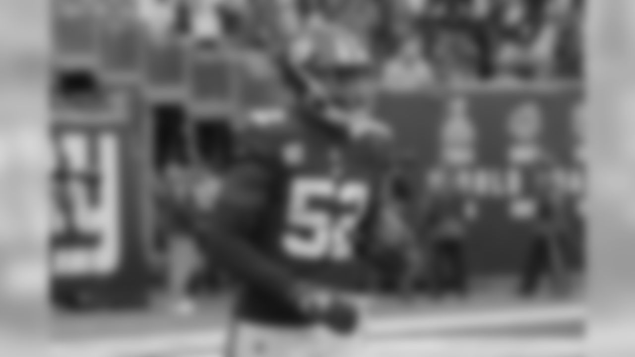 Alec Ogletree – Linebacker Alec Ogletree returned an interception 15 yards for a touchdown to put the Giants up 21-7 early in the 2nd half. Ogletree also added 9 tackles (7 solo).