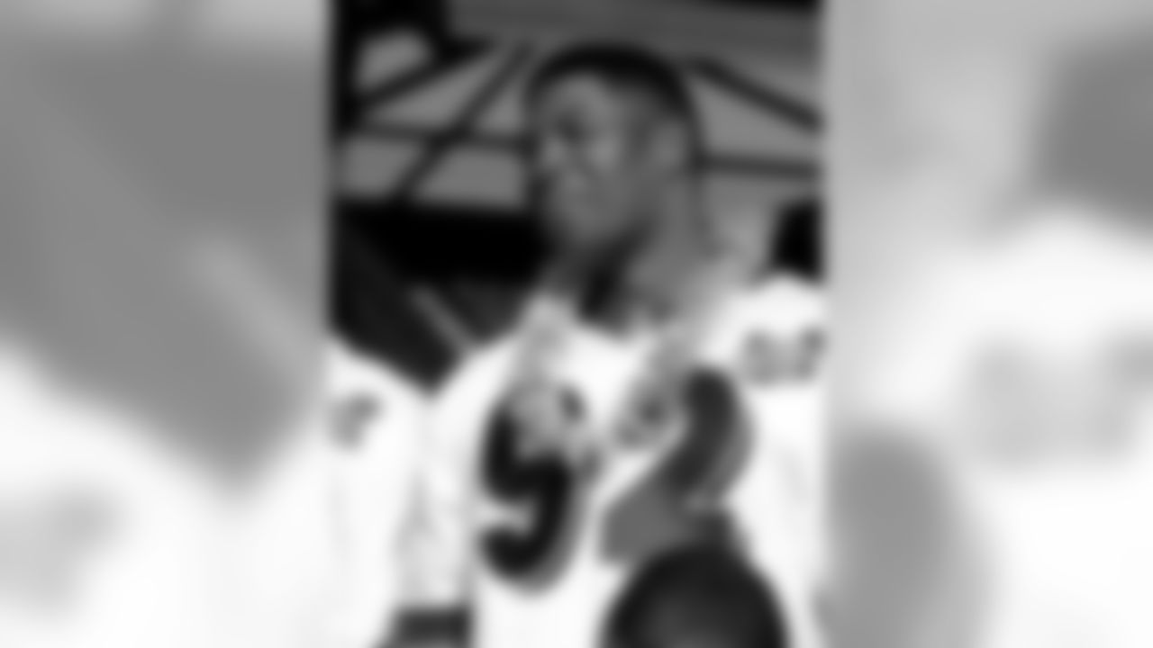 New York Giants defensive end Michael Strahan at photo day for the NFL Pro Bowl on January 31, 1998, at Aloha Stadium in Honolulu, Hawaii. (AP Photo/NFL Photos)