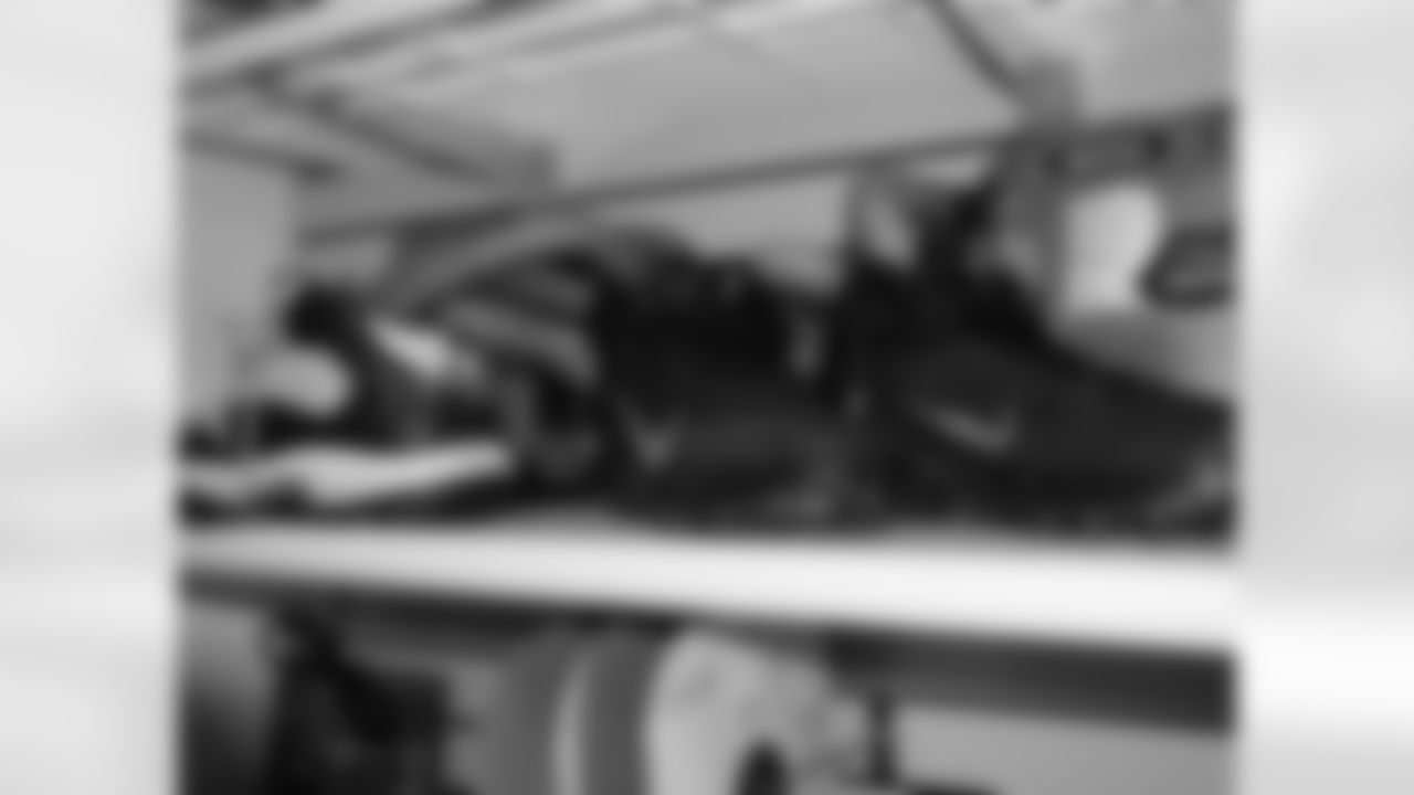 Players "dry" their cleats before the preseason opener vs. the Steelers