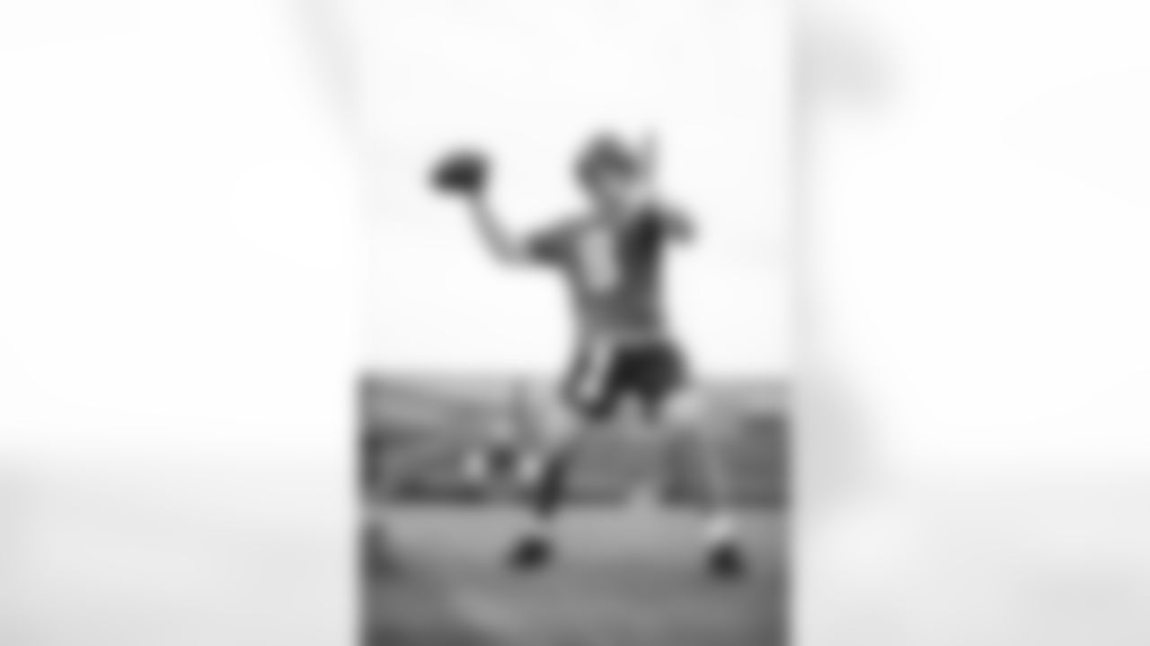 QB Daniel Jones (8)