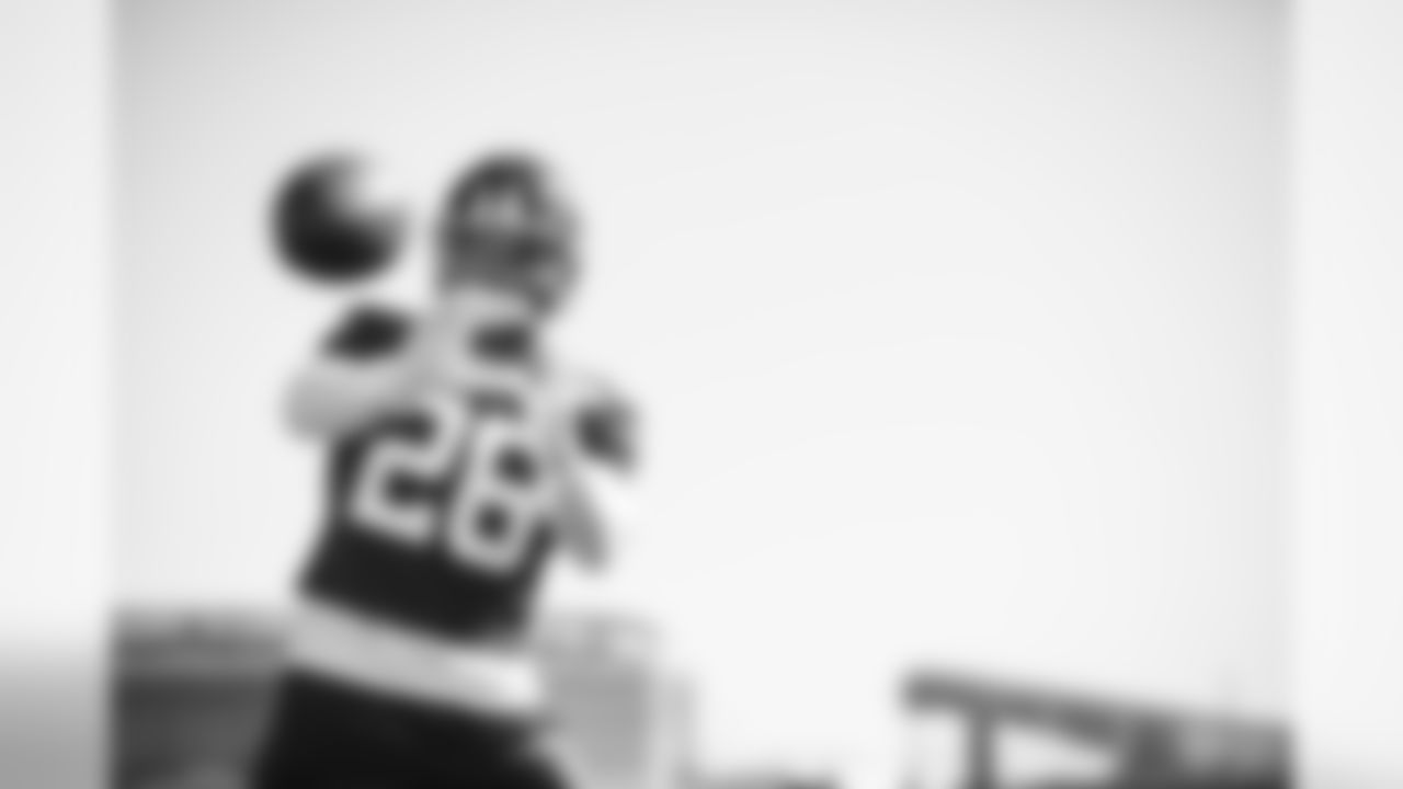 RB Saquon Barkley (26)