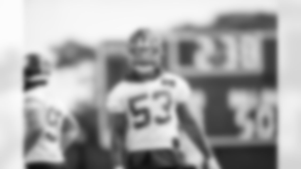 LB Oshane Ximines (53)