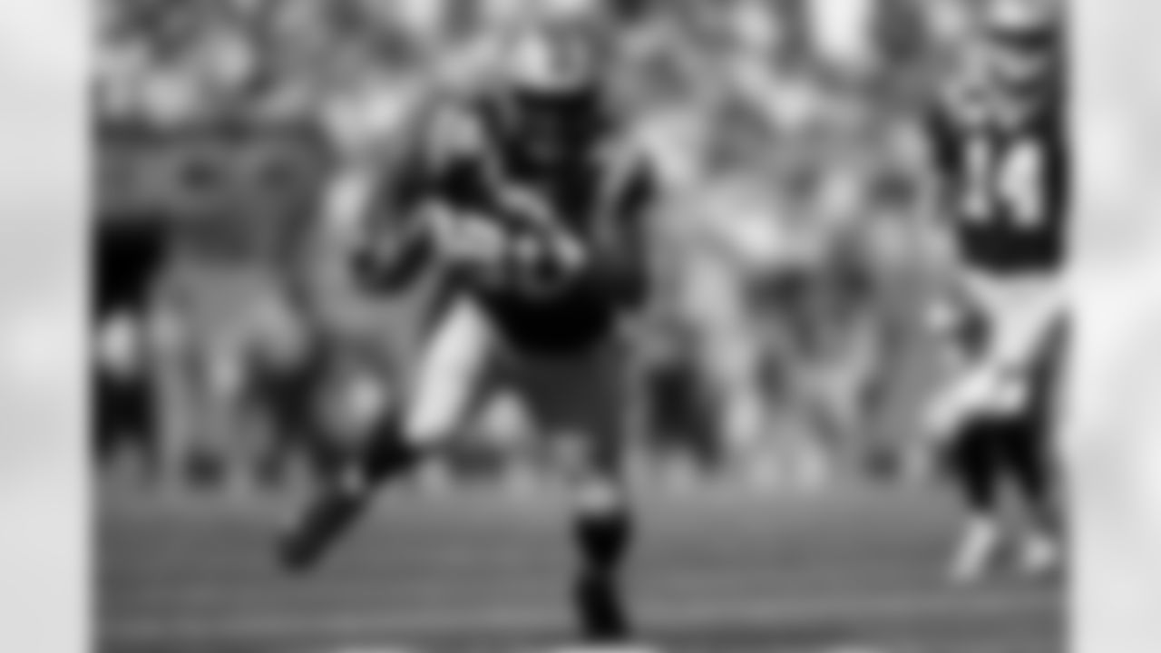TE Ian Thomas