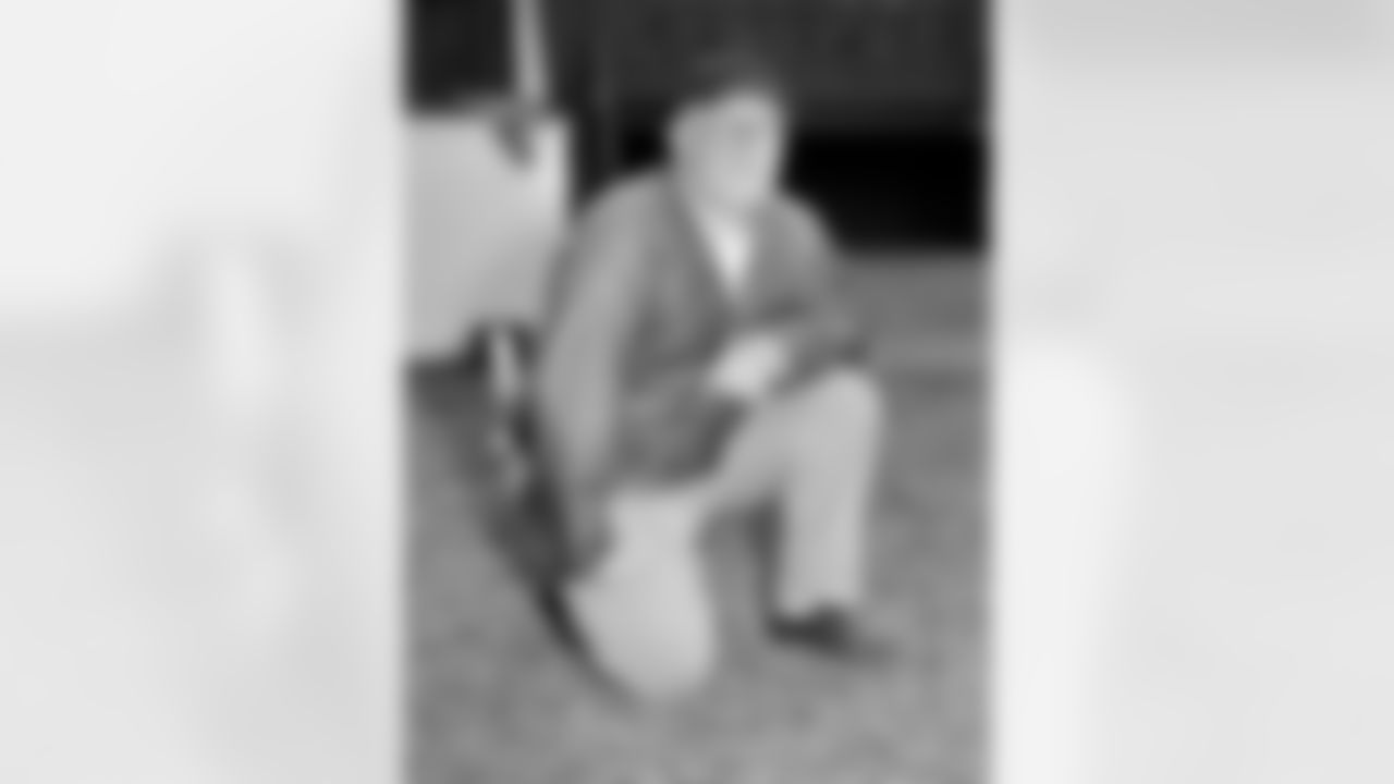 Steve Owen - Offensive Tackle (1926-1931, 1933), Head Coach (1930-1953)