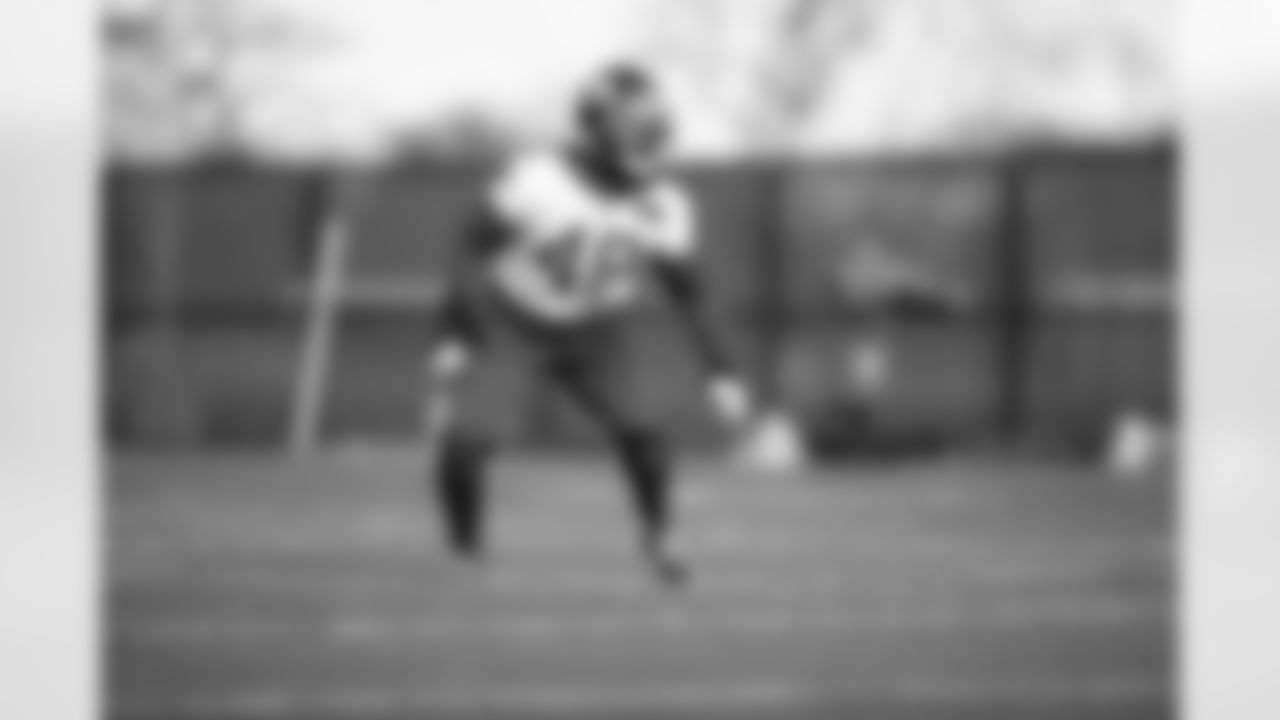 Tae Crowder (48)