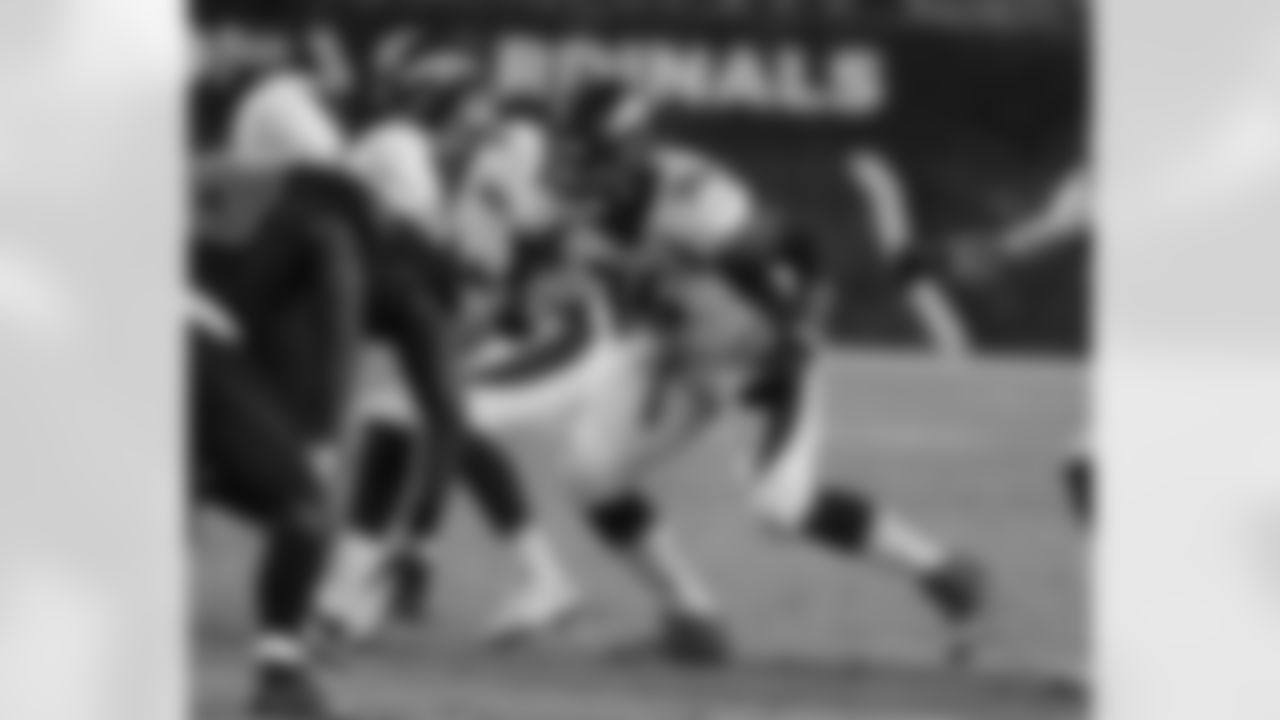 Denver Broncos offensive guard Max Garcia (76) during an NFL football game against the Arizona Cardinals, Thursday, Oct. 18, 2018, in Glendale, Ariz. (AP Photo/Rick Scuteri)