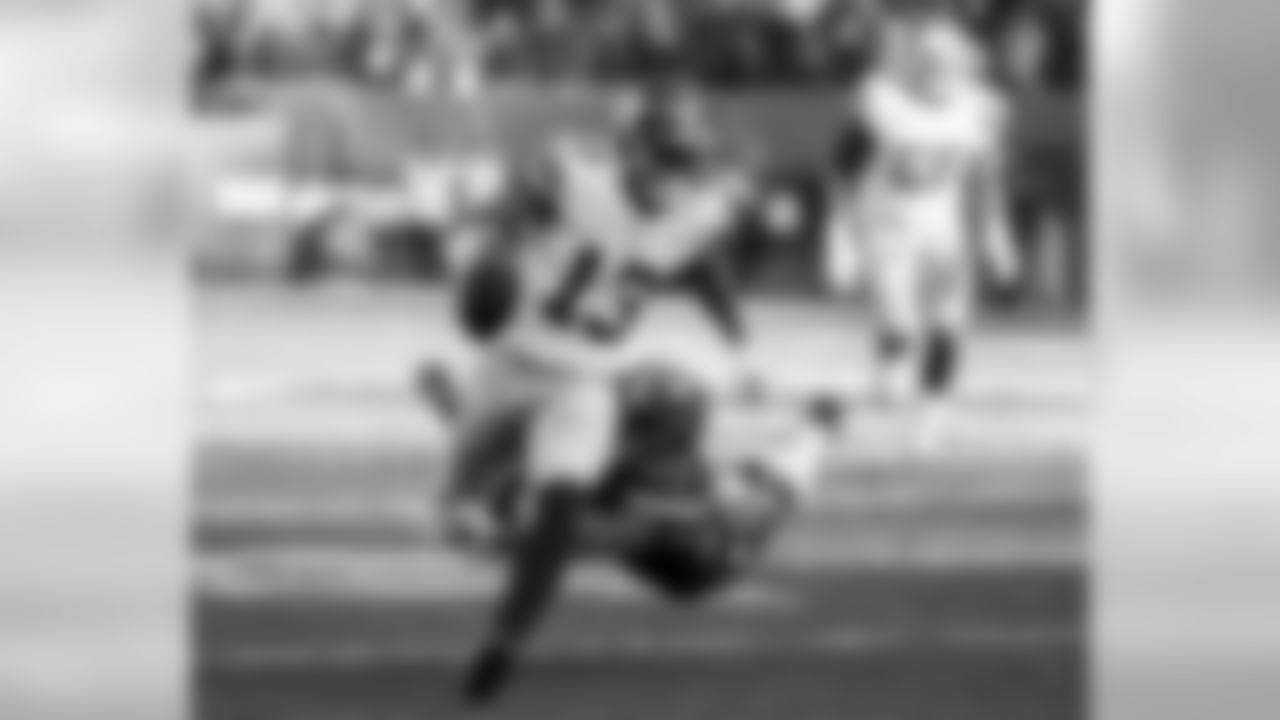 WR ODELL BECKHAM JRBeckham left briefly in the first half with a thumb injury but returned to finish with six catches for 96 yards and two touchdowns. He also returned three punts for an average of 11.7 yards with a long of 19 yards.