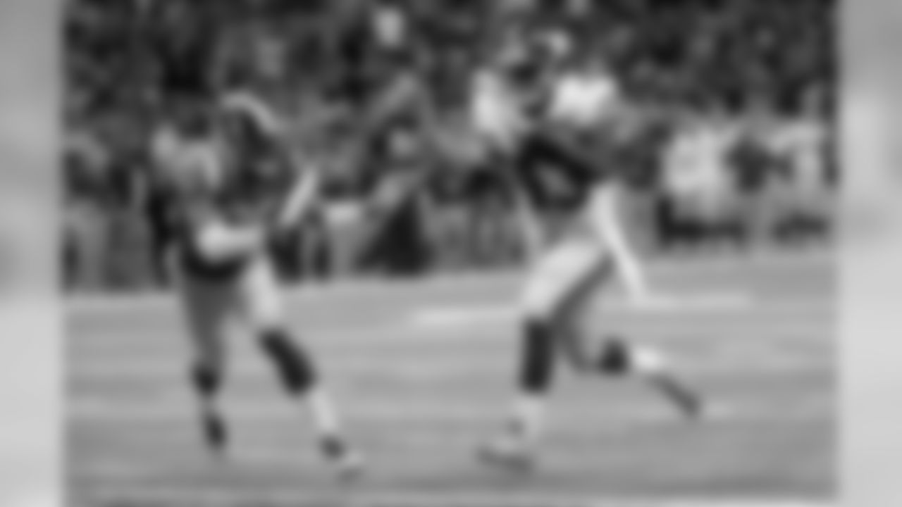 fter the Giants' defense forces a punt, running back Orleans Darkwa runs caps an 80-yard drive with a 12-yard touchdown for the first score of his career. >>WATCH ORLEANS DARKWA'S FIRST NFL TD