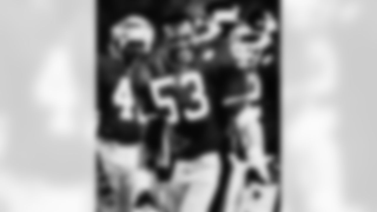 New York Giants Harry Carson smiles after his teammates dumped a cooler of Gatorade over his head near the end of Sunday?s 35-3 Giants win over the Philadelphia Eagles at Giants Stadium in East Rutherford, N.J., Oct. 12, 1986. Carson scored a touchdown on a pass reception on a fake field goal play. (AP Photo/Bill Kostroun)