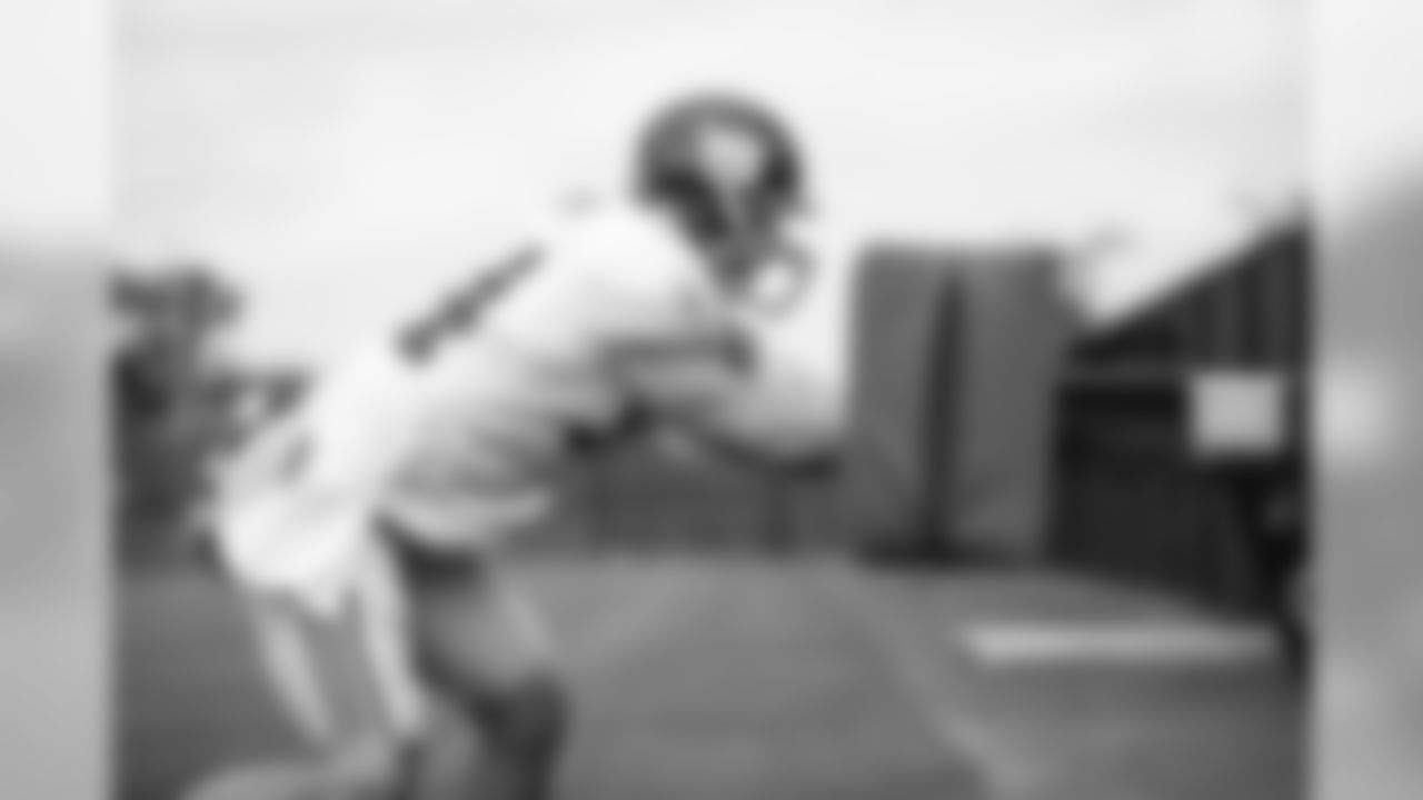 LB Nate Stupar (54)