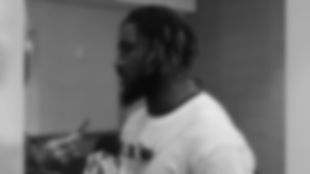 DE ROBERT AYERS