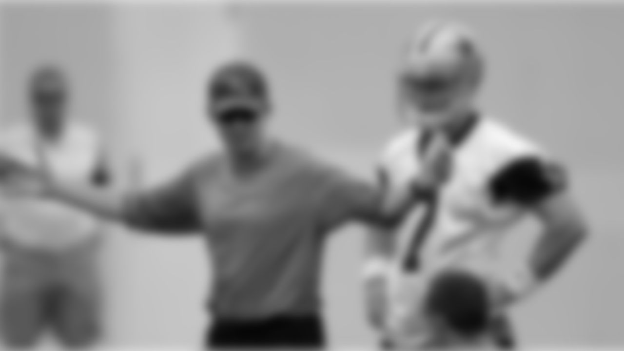 Dallas Cowboys offensive coordinator Jason Garrett, left, talks as quarterback Stephen McGee (7) looks on during team rookie football minicamp at Valley Ranch in Irving, Texas, Friday, May 1, 2009. (AP Photo/LM Otero)