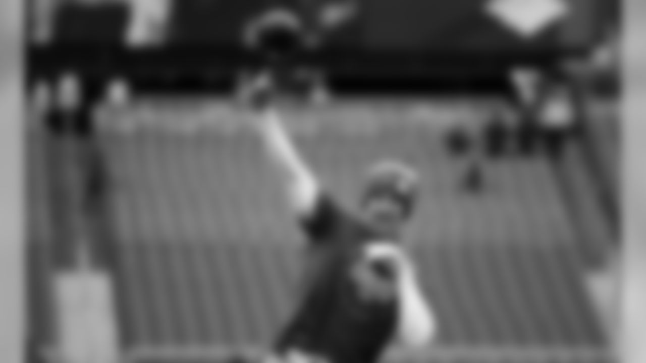New York Giants quarterback Eli Manning (10) throws during warm ups before an NFL football game against the Washington Redskins, Sunday, Dec. 9, 2018, in Landover, Md. (AP Photo/Patrick Semansky)
