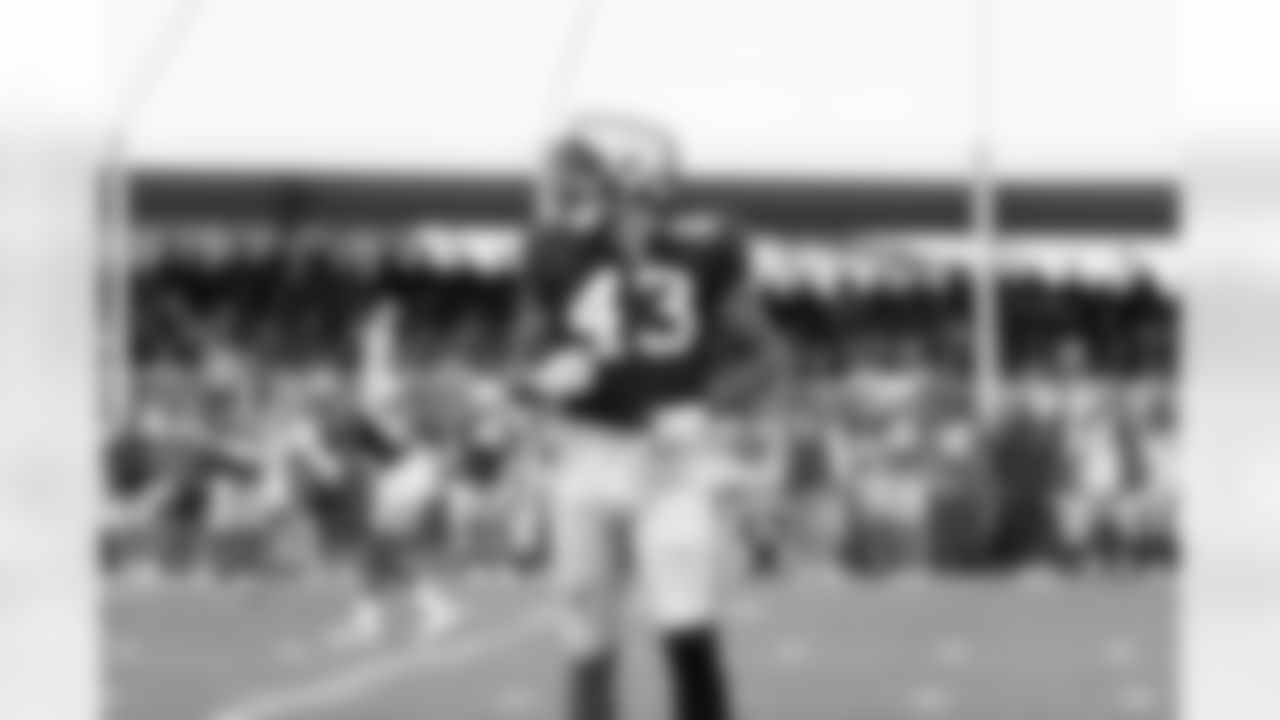 ILB Darrian Beavers (43)